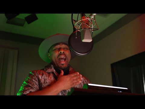 Read more about the article Anthony Faulkner Unveils Heartwarming New Christmas Anthem!