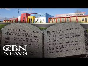 Read more about the article Lawmakers Demand Ten Commandments in Schools: A Call to God!