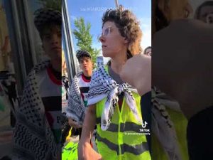 Read more about the article Trump Lookalike Pranks Confused Liberal Protesters