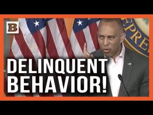 Read more about the article Hakeem Jeffries Sparks Outrage by Targeting ICE Agents Amid Violence!