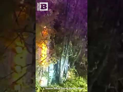 You are currently viewing Police Forcefully Push Stolen Box Truck Off Road – See the Shocking Scene!