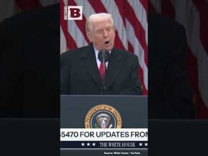 Read more about the article Trump Roasts Biden: Was Last Year’s Turkey Pardon Done by Autopen?